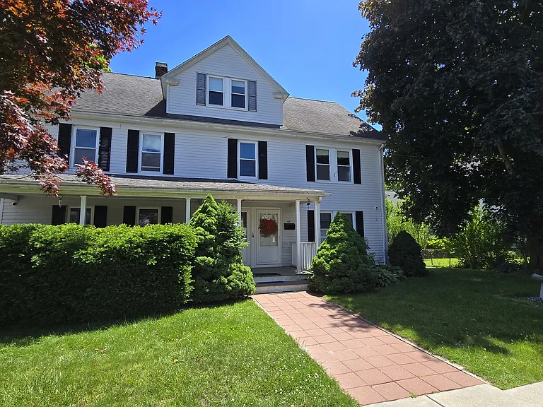40 Maple St — Photo 1