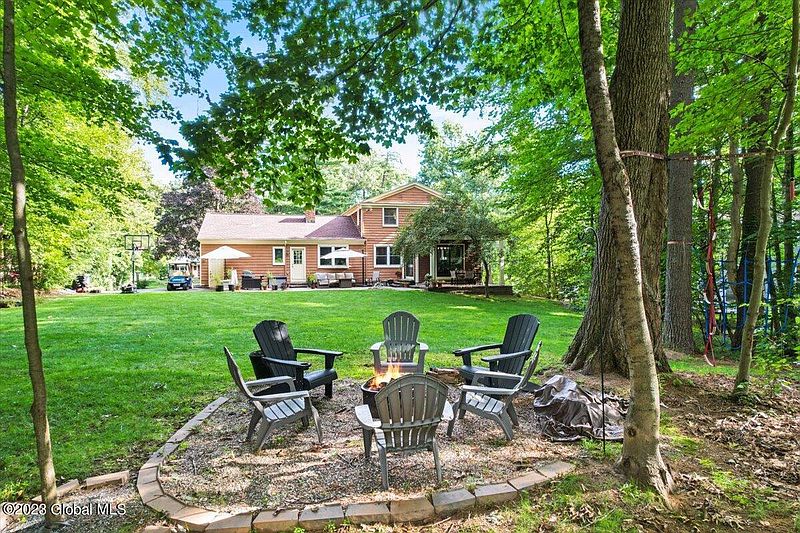2nd image of 63 Fieldstone Drive