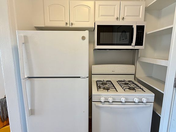 3rd image of 4419 N Whipple St #3W