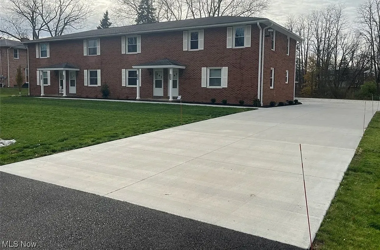2 bed, 1.5 bath, $1,095 — Photo 1