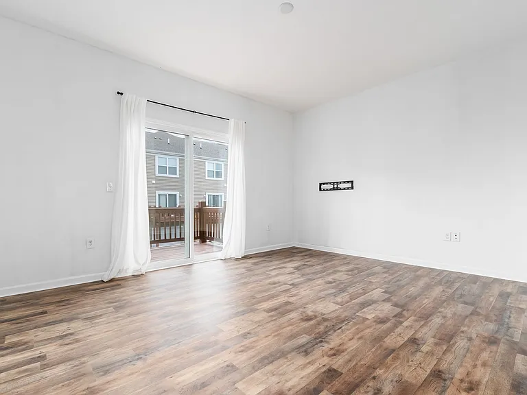353 Laurel Creek St — Photo 25