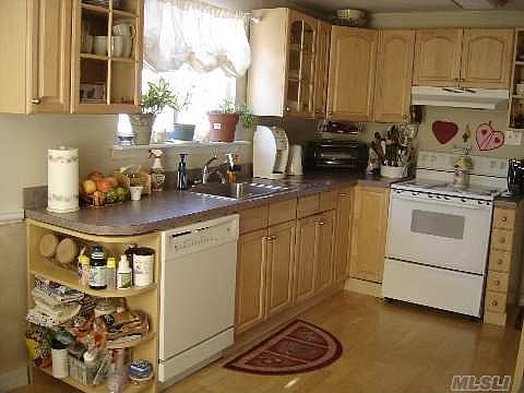 4th image of 46 Lake Grove Blvd
