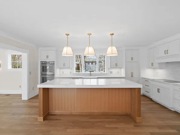 105 Prescott Rd, Concord, MA 01742