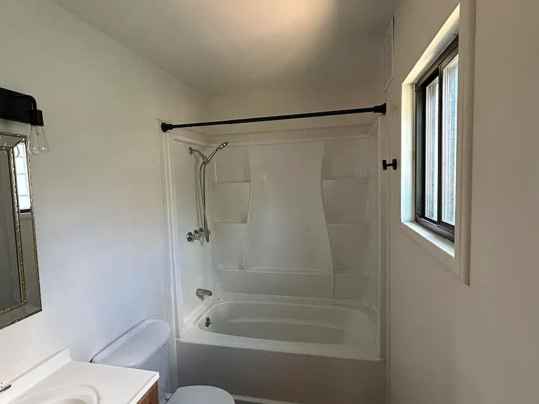 610 Flora St — Photo 10