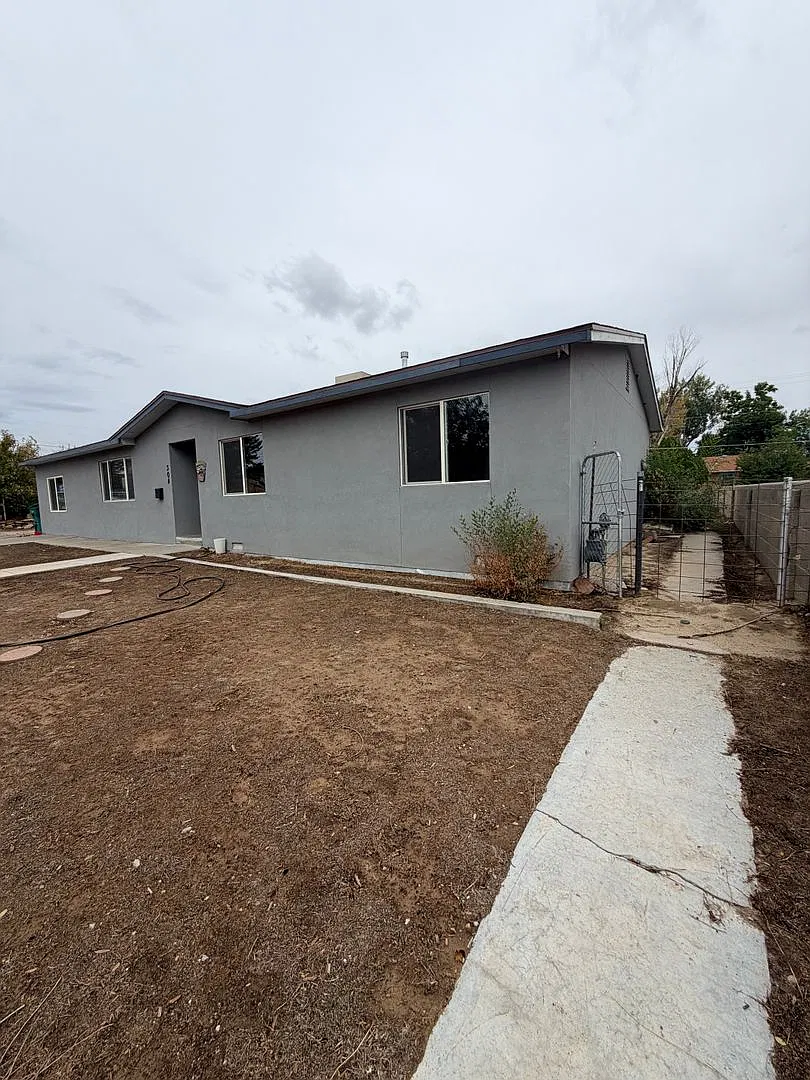 3 bed, 2 bath, 2 living spaces, Aztec NM — Photo 2