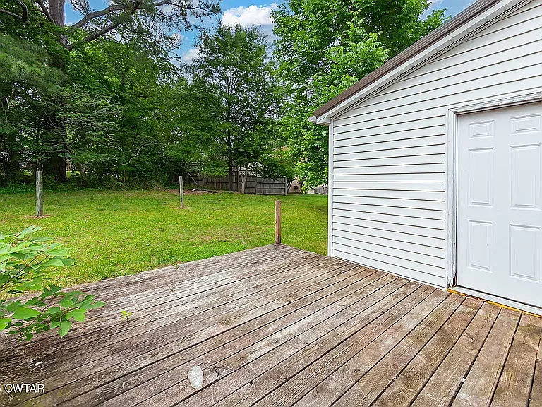 402 Edgewood St — Photo 9