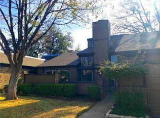 5610 Oak View Dr, Fort Worth, TX 76112