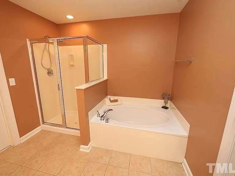 507 Bartlett Cir — Photo 10