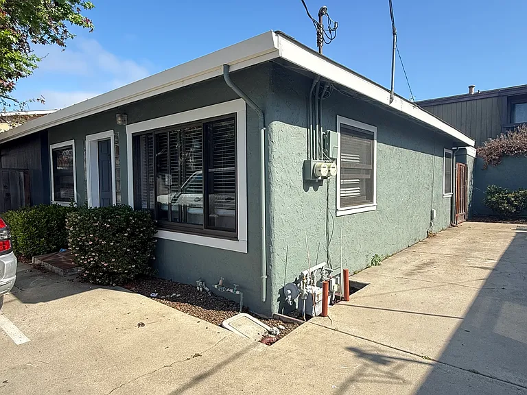 Los Arboles Apartments — Photo 6