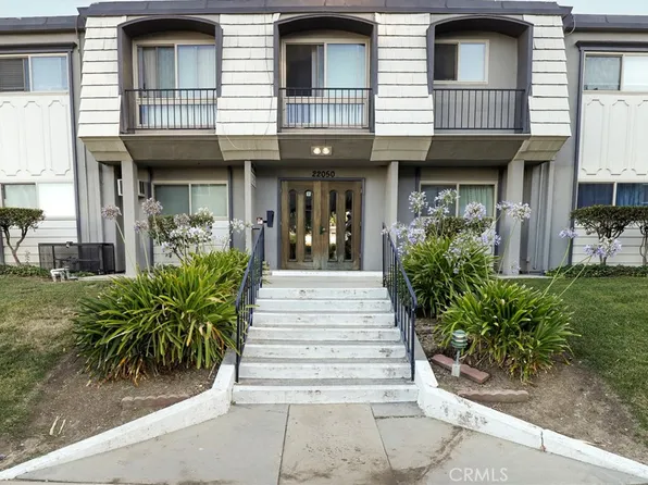 22050 Calvert St APT 13, Woodland Hills, CA 91367
