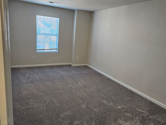 5th image of 1114 Charlotte Hill St