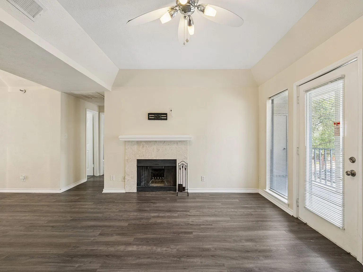 2 bed, 1.5 bath, 926 sqft, $1,750 — Photo 4