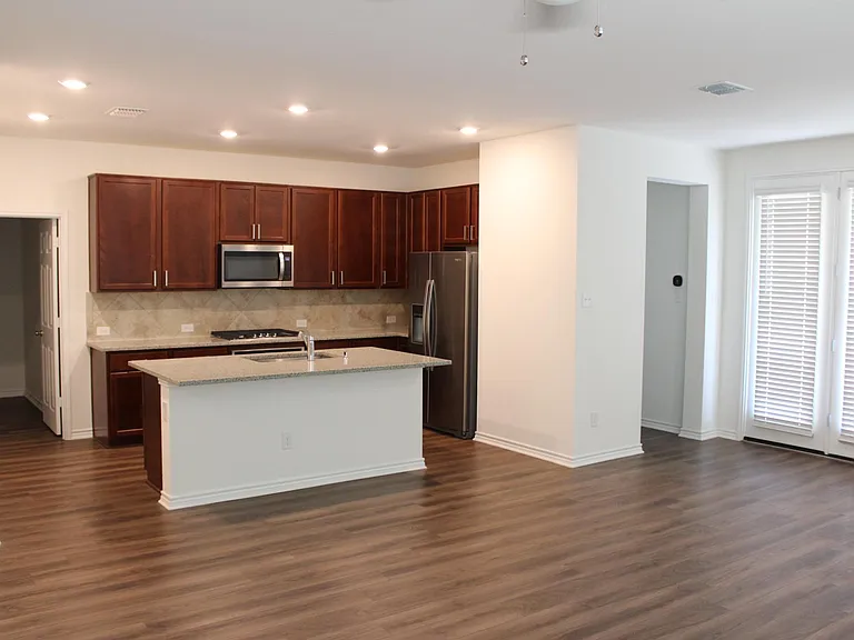 1012 West Dr — Photo 13
