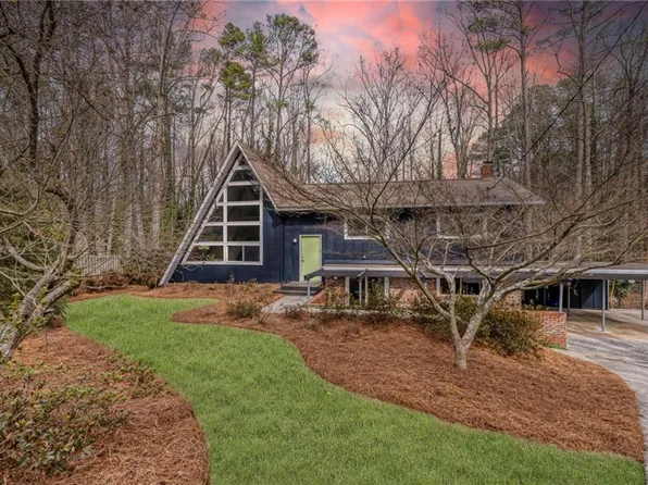 3894 Foxford Dr, Doraville, GA 30340