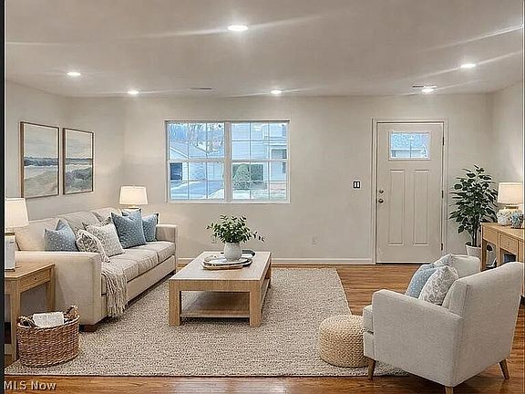 2nd image of 165 W 3rd St