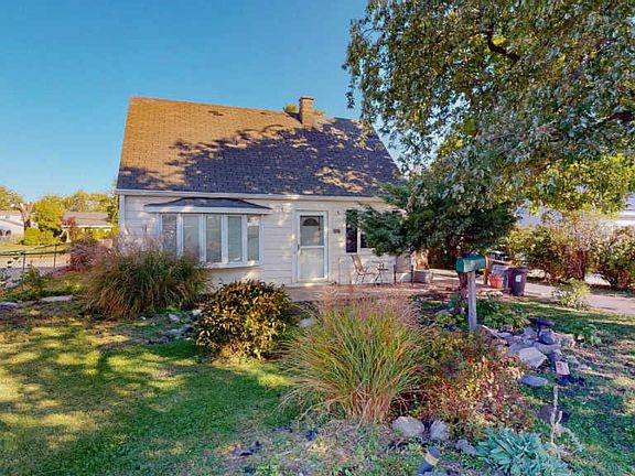 2nd image of 10216 Armitage Ave