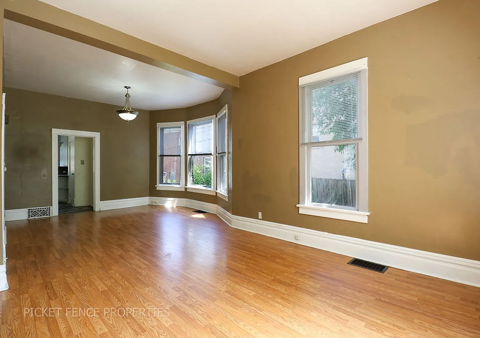 5 Bedroom, 2 bath Home! Close to UNC! — Photo 3