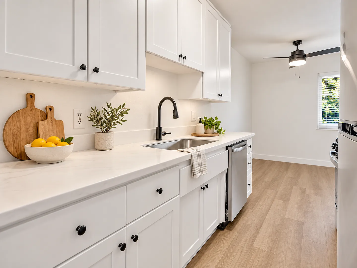 Newly Remodeled 1-Bedroom Upper Unit in Alamitos Beach — Photo 3
