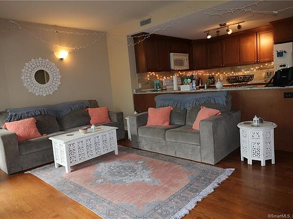 5th image of 3250 Fairfield Ave APT 229