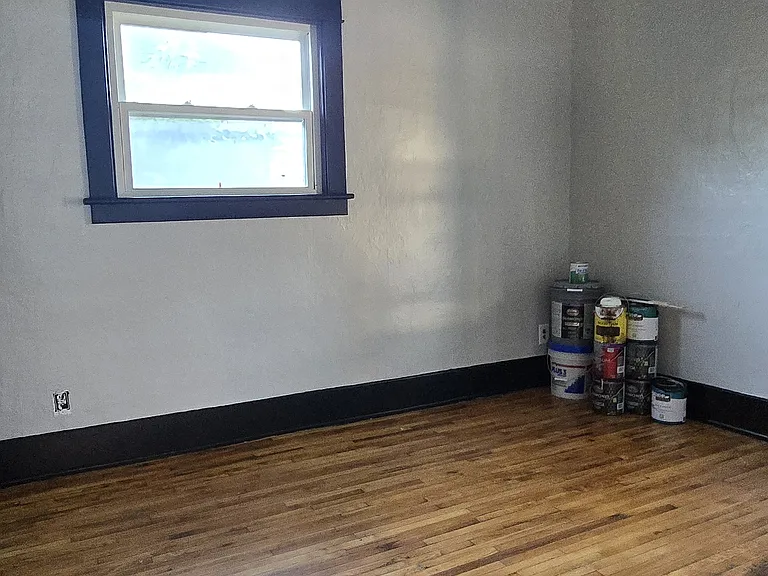 409 Corunna Ave — Photo 7