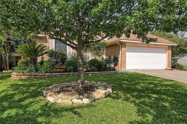 1st image of 111 Dogwood Dr
