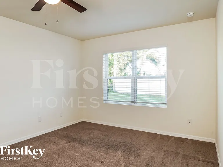 237 SE 3rd St — Photo 7