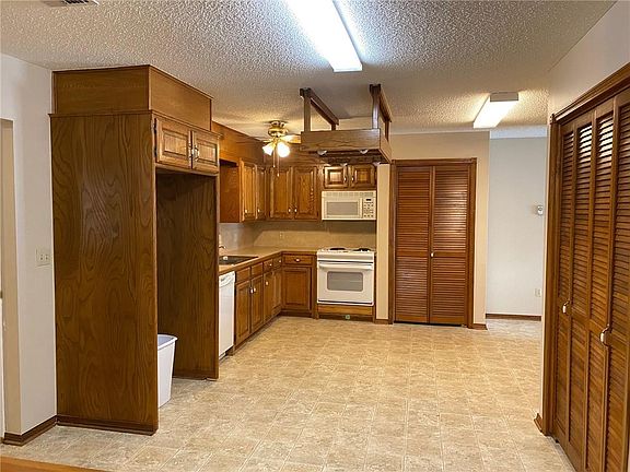 3rd image of 1322 Alvera Ln