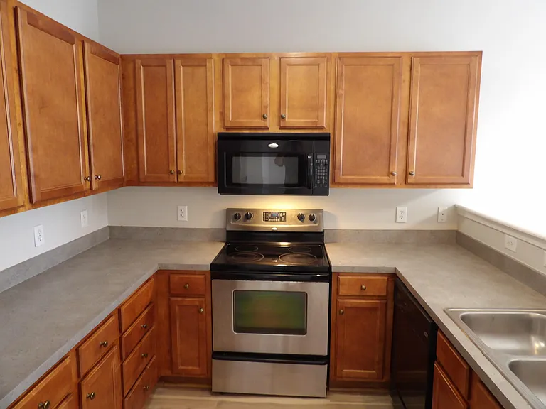 108 Charleston Ct — Photo 15