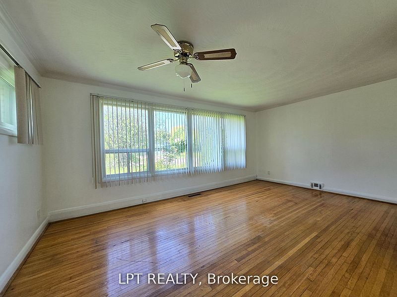 Toronto House for rent - 3 Bedrooms — photo 2
