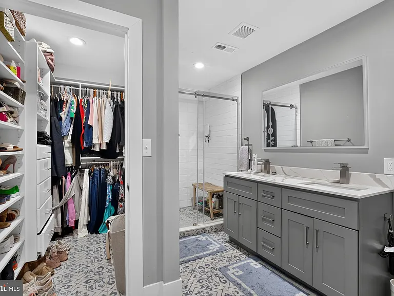 2328 E Fletcher St — Photo 26
