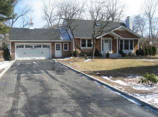 30 Little Neck Rd, Centerport, NY 11721