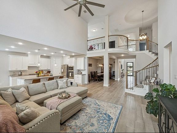 3rd image of 9823 Magnolia Estates Ln