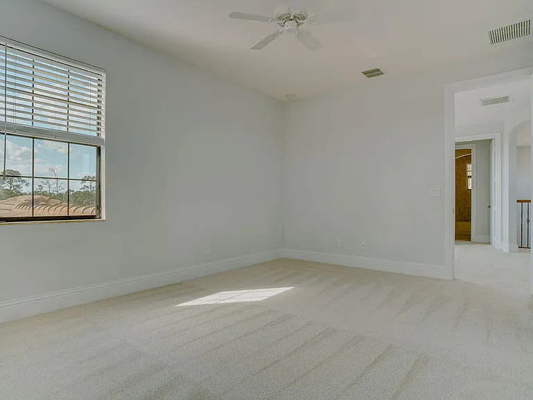 170 SE Calmo Cir — Photo 15