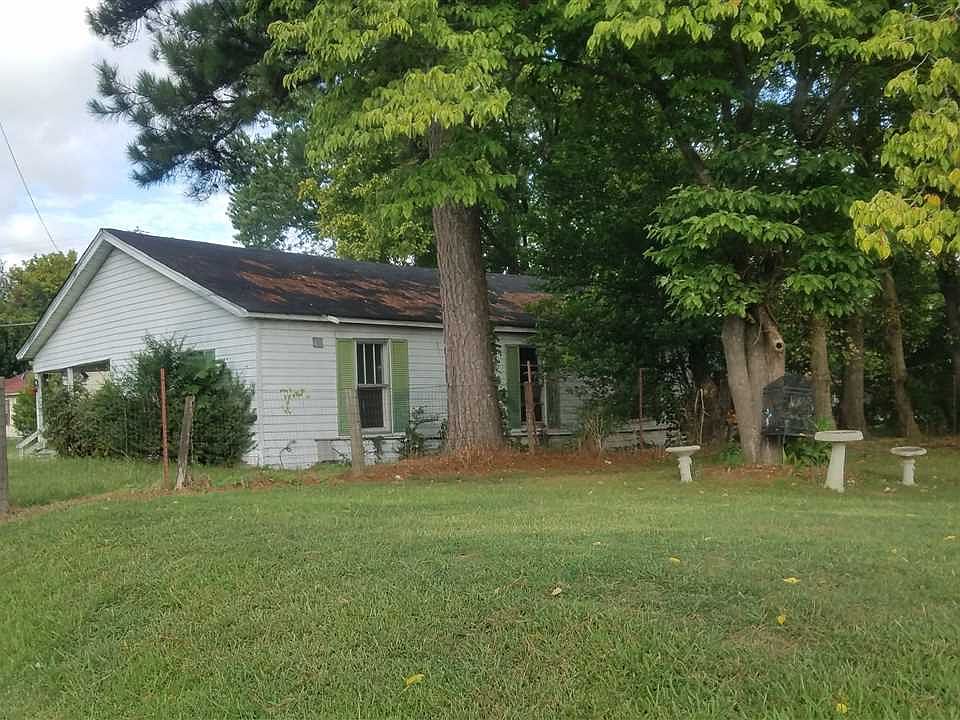 2nd image of 105 Thomas St