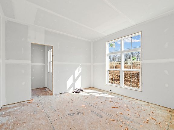 5th image of 1307 Shady Grove Rd