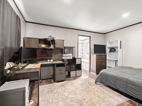 5th image of 44041 Tom Rd