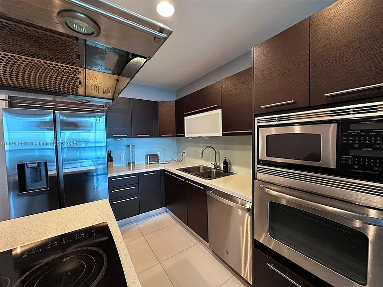 7930 East Dr #1007 — Photo 12