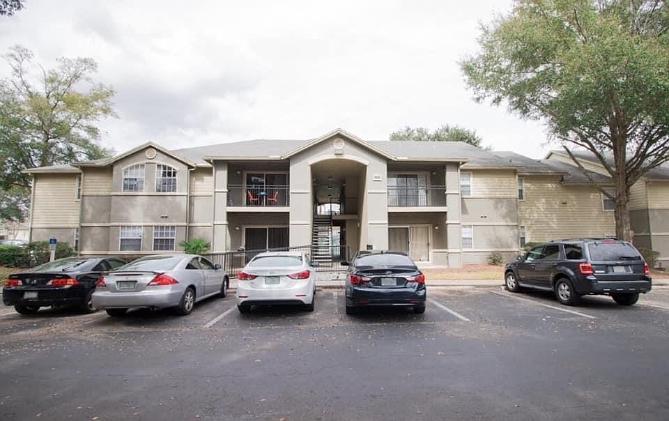 1st image of 3705 SW 27th St APT 321