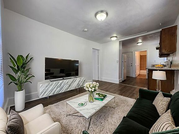 5th image of 1221 E Abriendo Ave #B