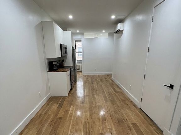 3rd image of 482 Onderdonk Ave APT 1L