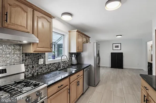 14 Virginia Dr — Photo 4