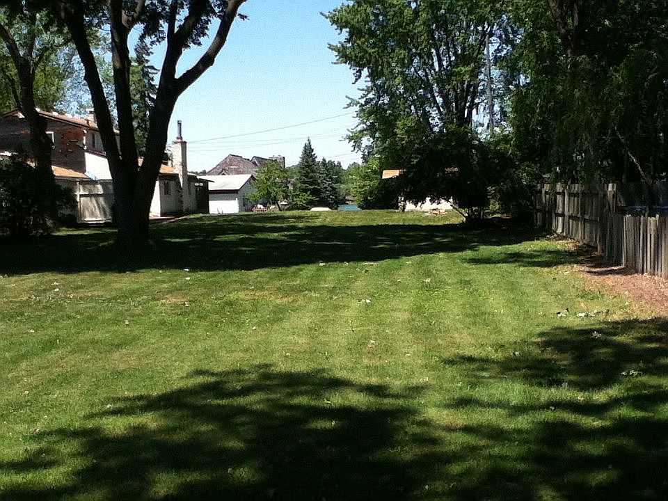 Backyard (slight lake view)