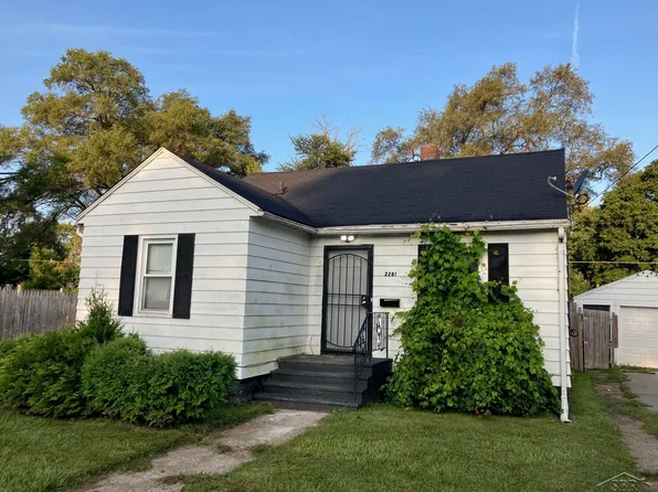 2201 Robinwood Ave, Saginaw, MI 48601