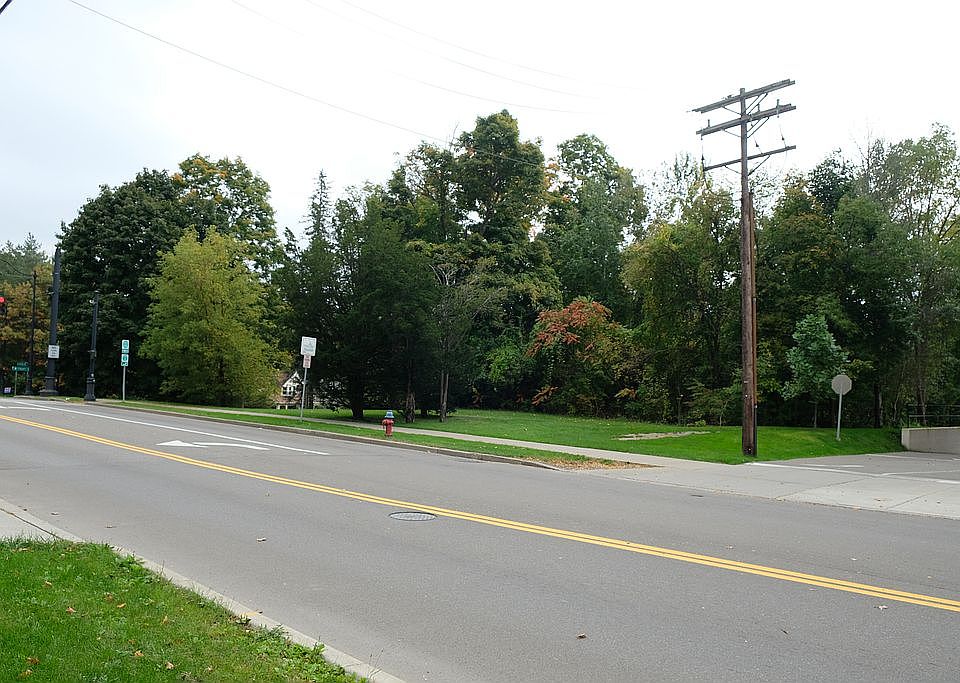 Riverside Dr Frontage
