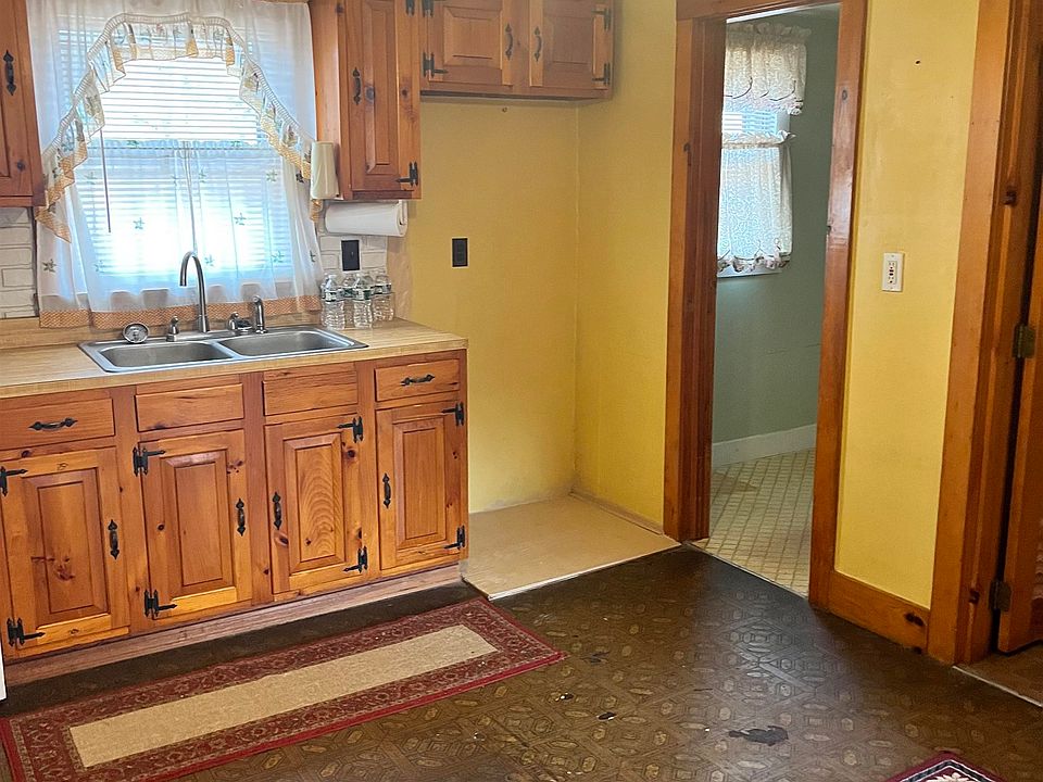 2nd image of 324 E Pleasant Street