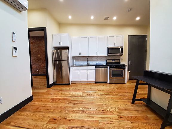 4th image of 760 Putnam Ave #4