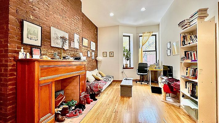 1st image of 160 W 75th St APT 2a