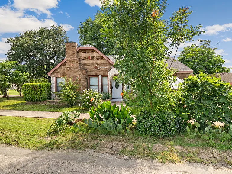 3422 W Jefferson Blvd — Photo 3