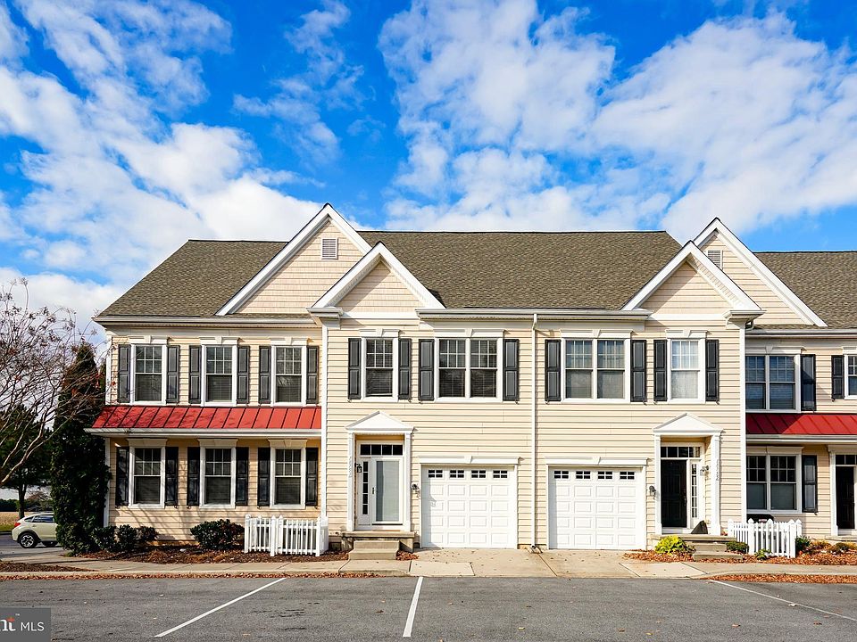 1st image of 18753 Bethpage Dr Unit 14B