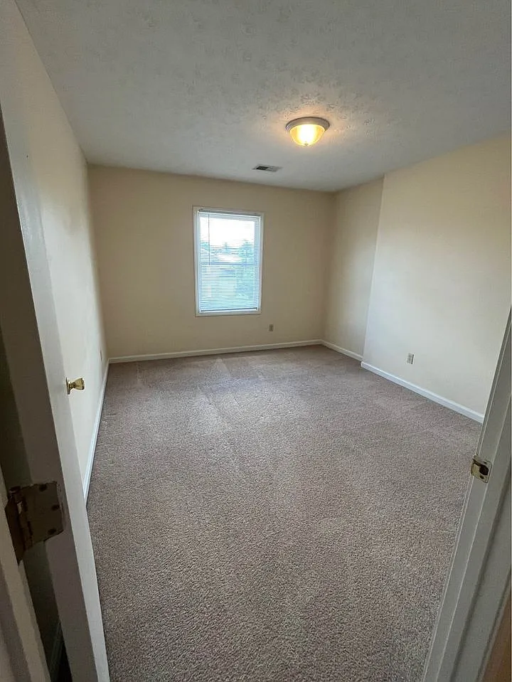 Building Photo - 133 Alycia Dr #13